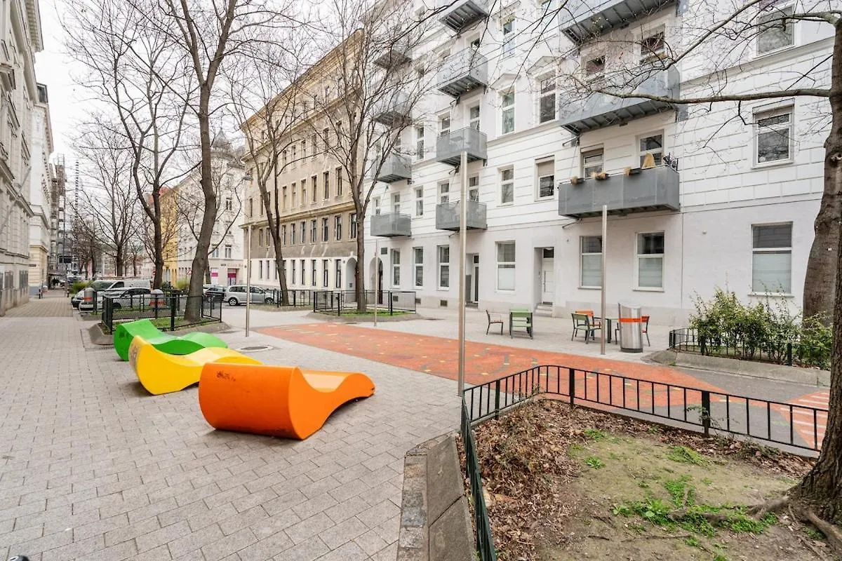 Modern Living In City Center - Fully Equipped Vienna Apartment