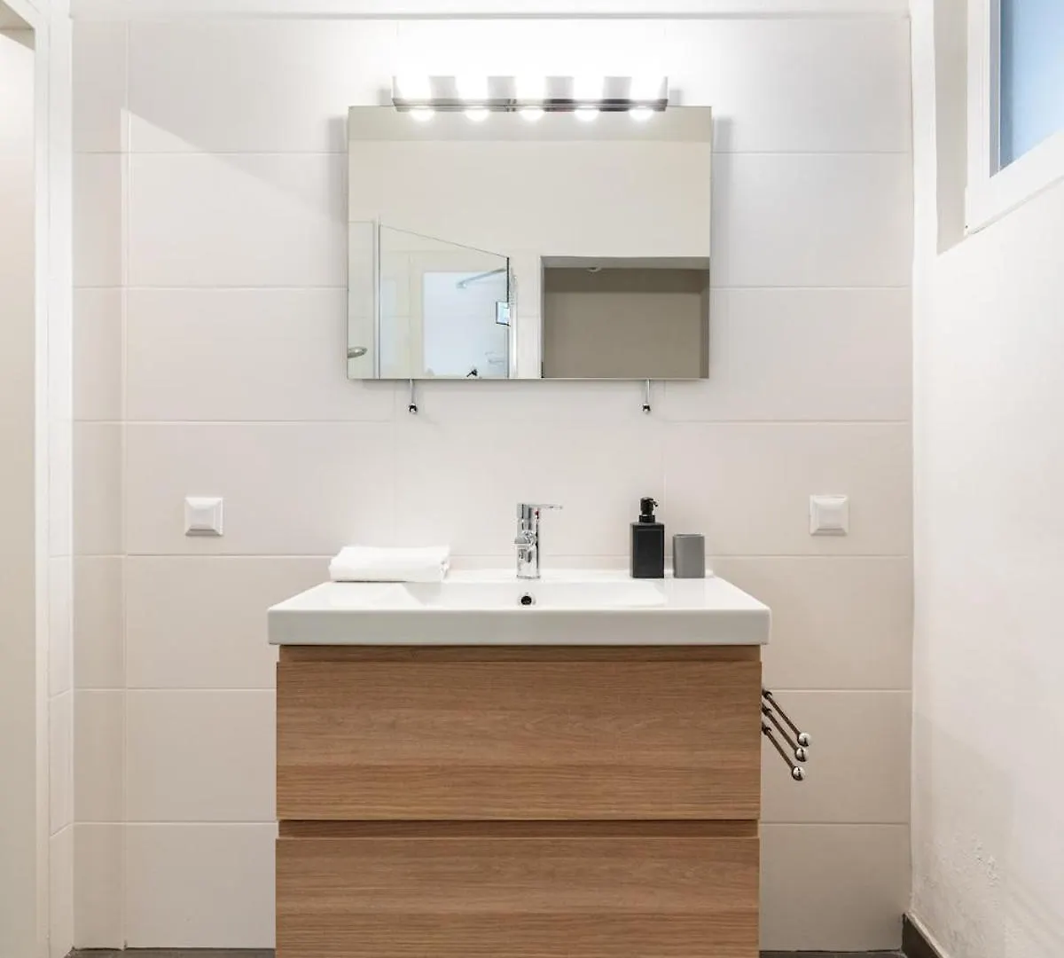 Modern Living In City Center - Fully Equipped Vienna Austria