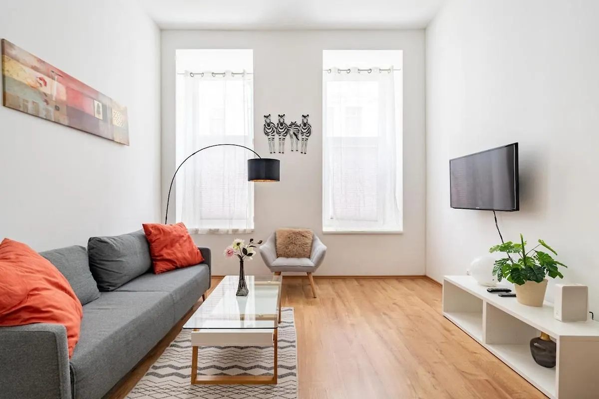Modern Living In City Center - Fully Equipped Vienna Apartment