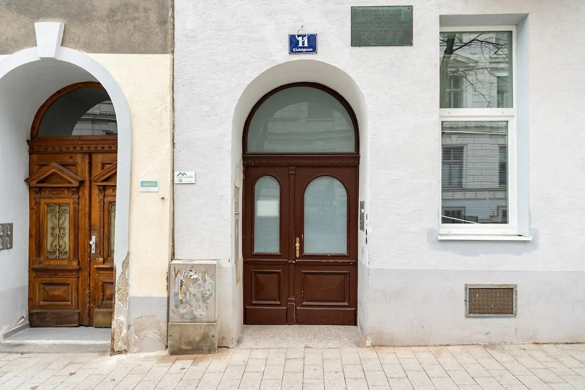 Modern Living In City Center - Fully Equipped Vienna Apartment